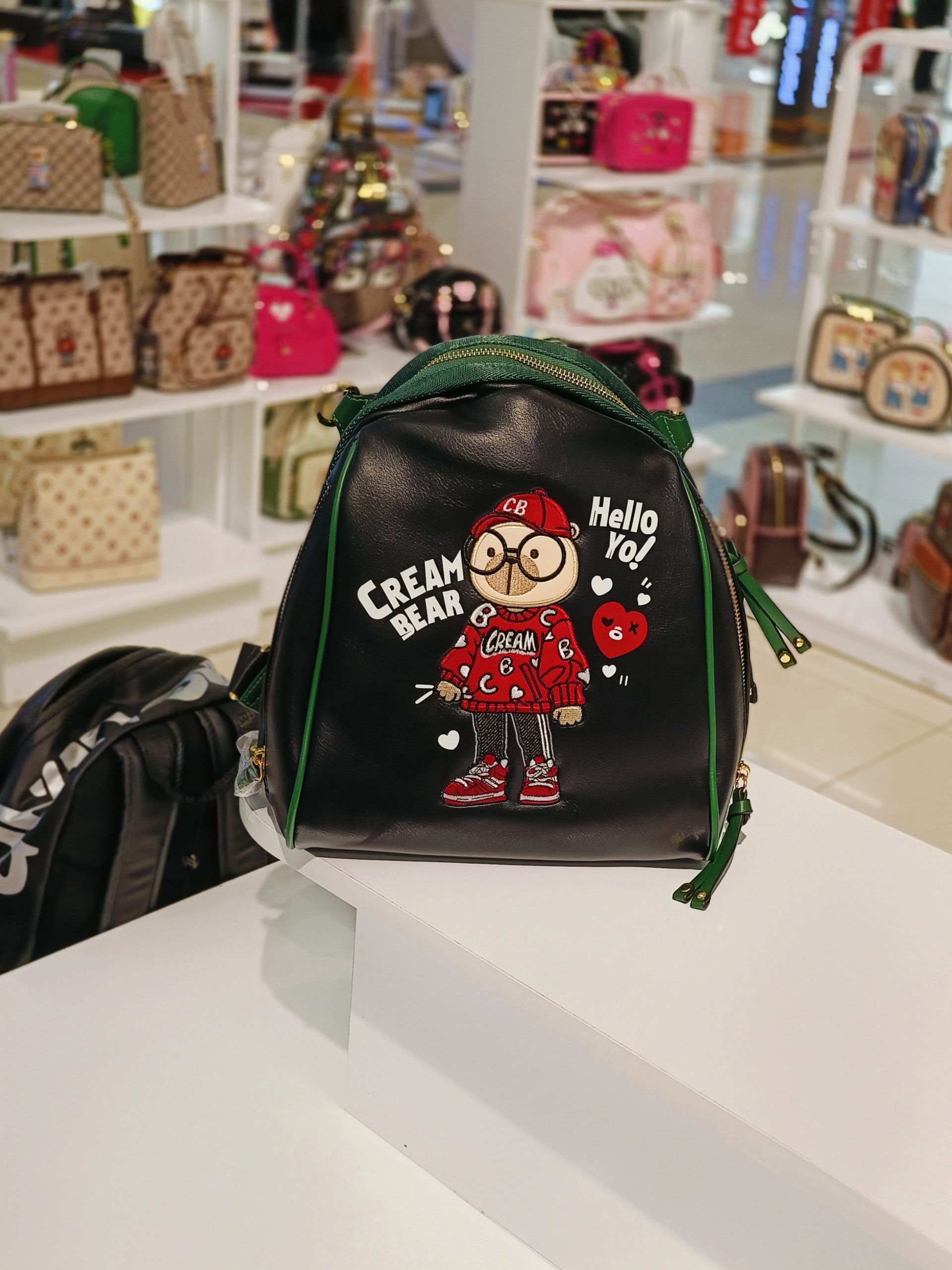 túi xách và balo cream bear